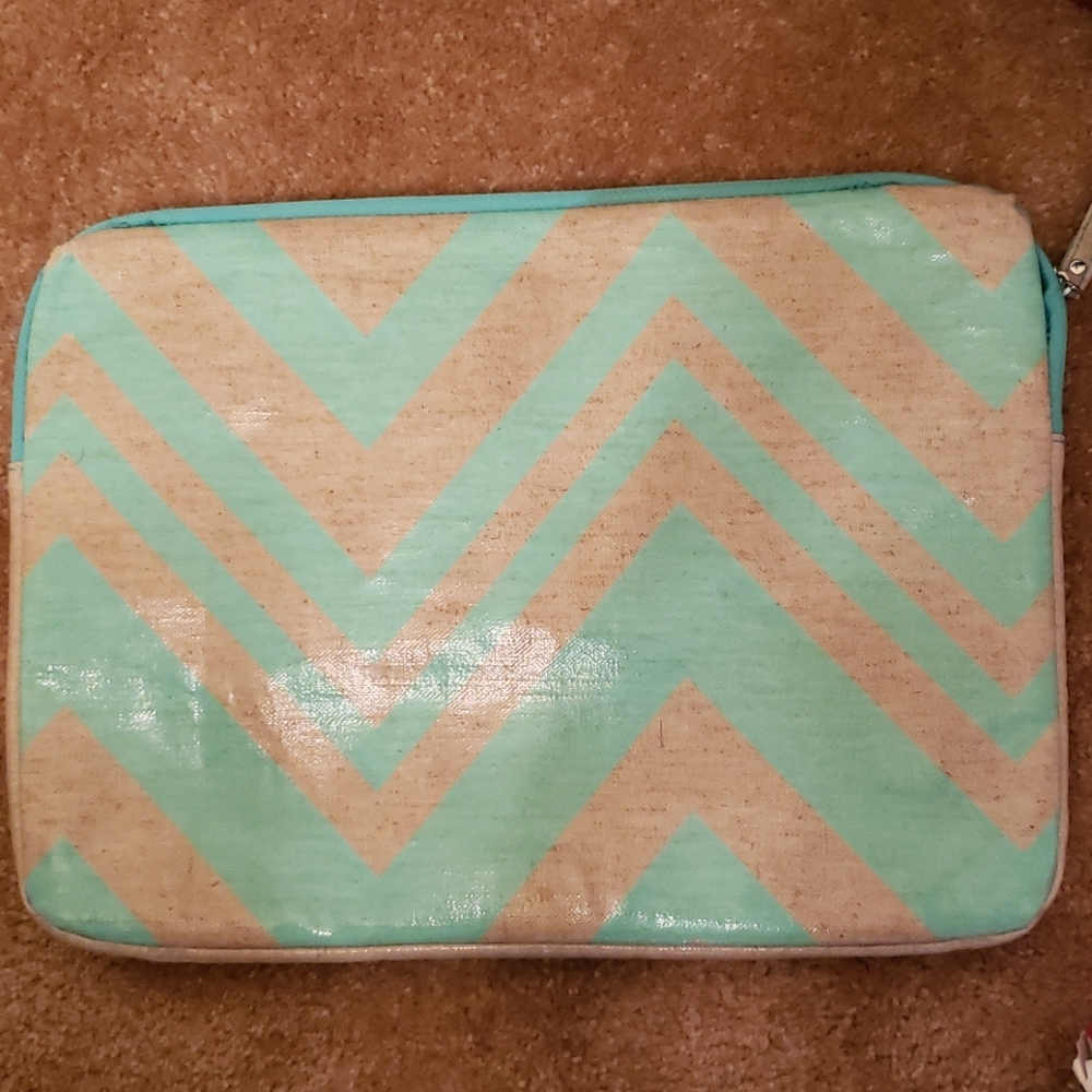 Computer Case - Picture 2 of 4